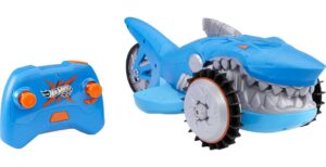hot wheels r/c supercharged shark vehicle, that races on land & water, r/c chomping mechanism, dynamic steering, for kids 5 years old & older [amazon exclusive]