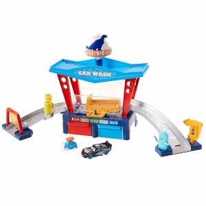 Mattel Disney and Pixar Cars Dinoco Car Wash Playset with Pitty & Lightning McQueen Toy Cars, Water Play & Color Change