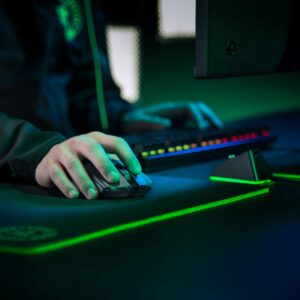 Razer Mouse Charging Dock Chroma: Magnetic Dock with Charge Status RGB Lighting - Anti-Slip Gecko Feet - Powered by Razer Chroma - Classic Black