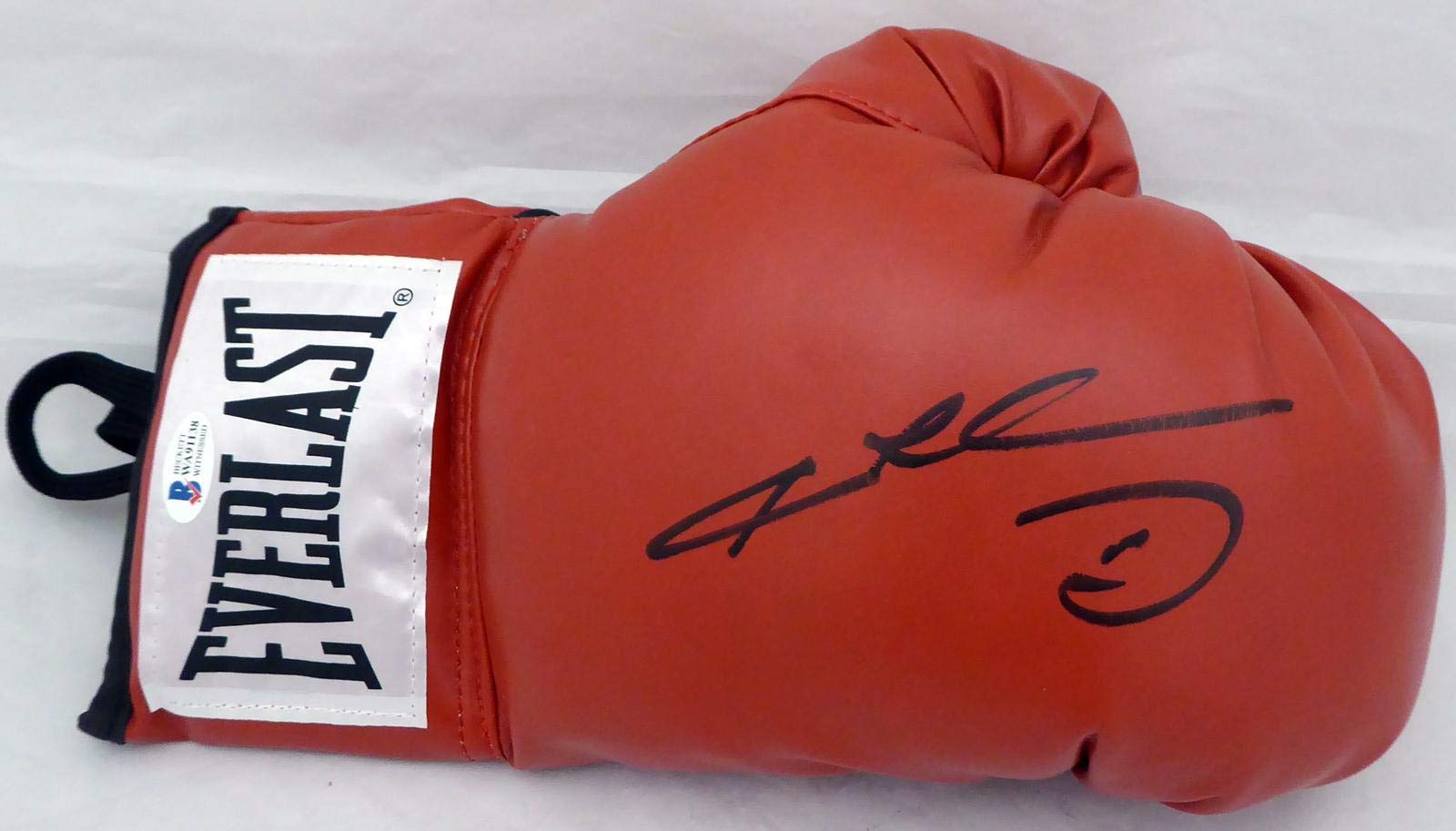 SALE!! Sugar Ray Leonard Autographed Red Everlast Boxing Glove RH Beckett BAS Stock #177558 - Autographed Boxing Gloves