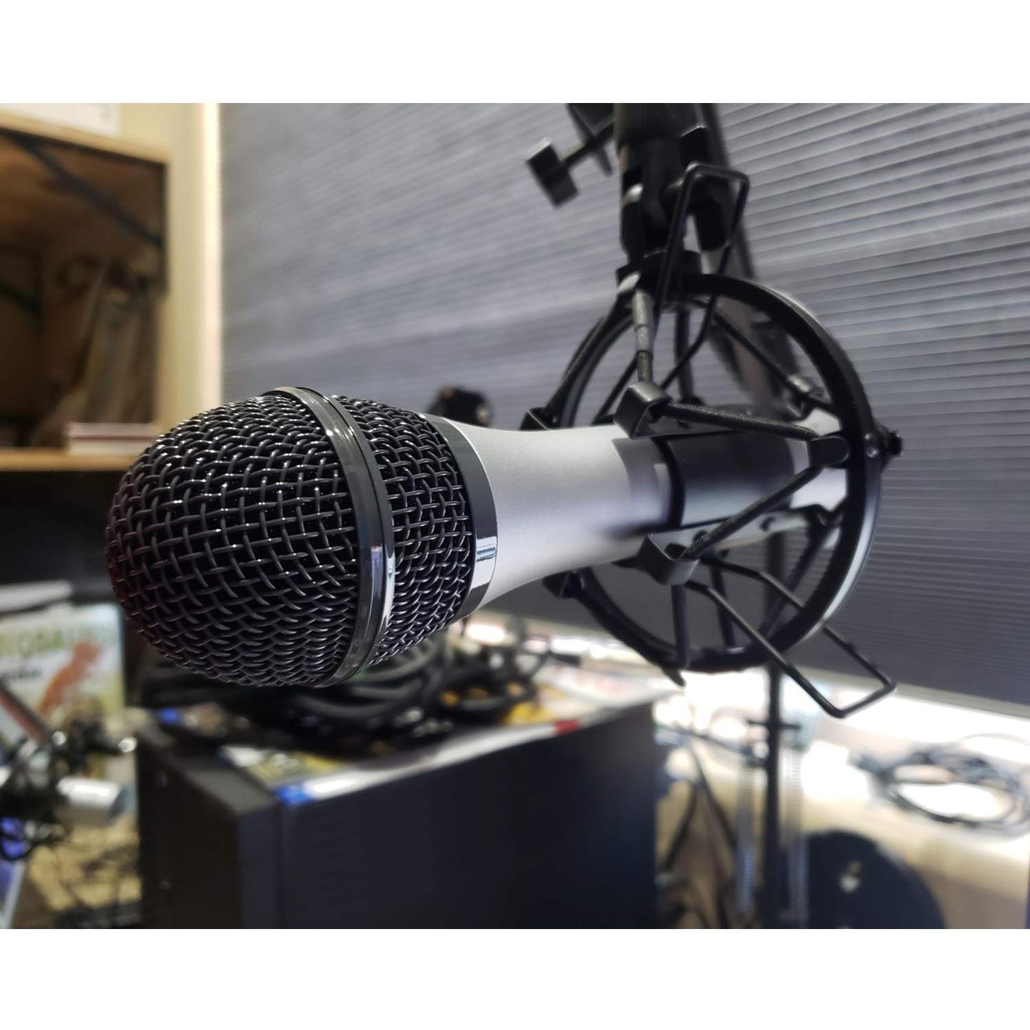 SUNMON Mic Shock Mount Holder for Diameter 28mm-31mm Dynamic Microphone to Reduces Vibration and Shock Noise, Suitable for AT2005-USB, XM1800S, E835 Mic