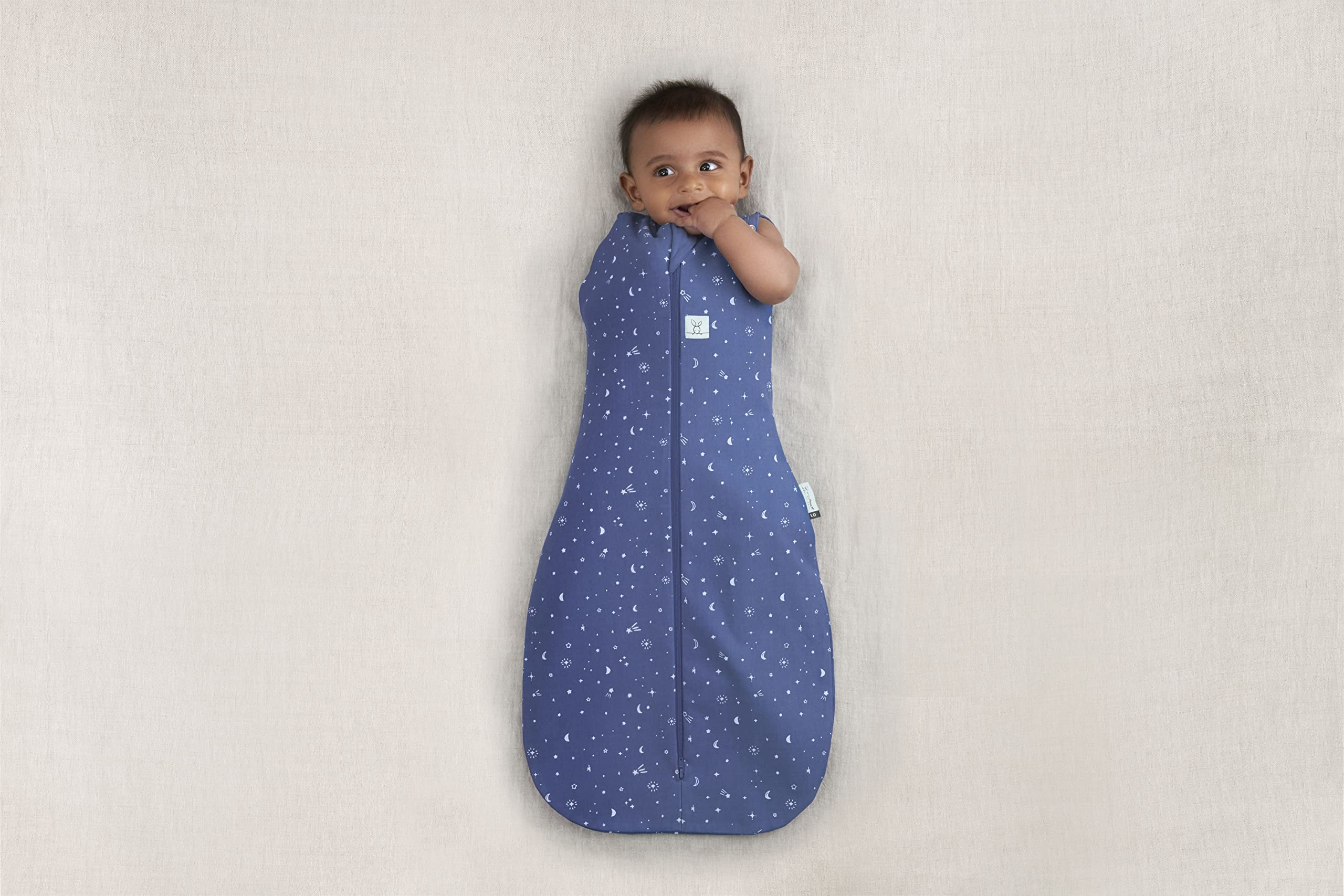 ergoPouch 1 tog Baby Sleep Sack 0-3 Months - Baby Sleeping Sack for Warm & Cozy Nights - Cocoon Swaddle Sack Baby Keeps Calm & Relaxed (Night Sky)