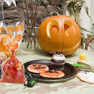 FuraHa 150 pcs Halloween Cello Bags Halloween Cellophane Treat Bags with Ties for Candy Cookie Goodies Gift Wrap Halloween Trick or Treat Party Favors, 6 Designs