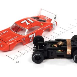 Auto World SC355-1 Xtraction R31 '69 Dodge Daytona K&K Insurance Bobby Isaac Ho Slot Car