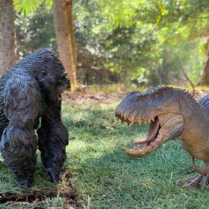 Gemini&Genius King Kong Toys Vastatosaurus Rex Dinosaur World Toys Stand Up with Movable Jaw Gorilla Action Figurine Gift for Kids