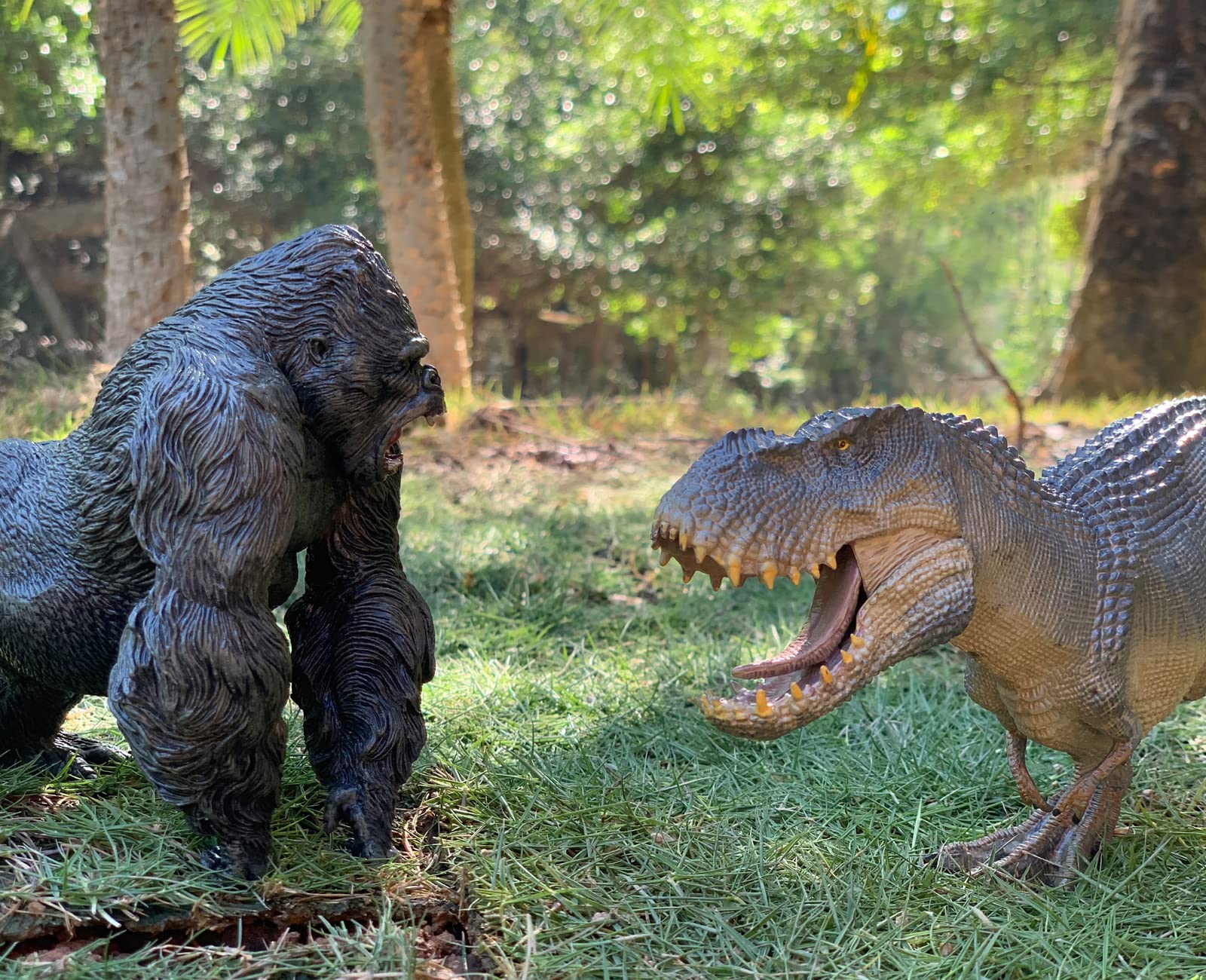 Gemini&Genius King Kong Toys Vastatosaurus Rex Dinosaur World Toys Stand Up with Movable Jaw Gorilla Action Figurine Gift for Kids