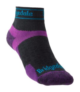 bridgedale womens trail run ultralight t2 merino performance ankle, charcoal/purple, medium