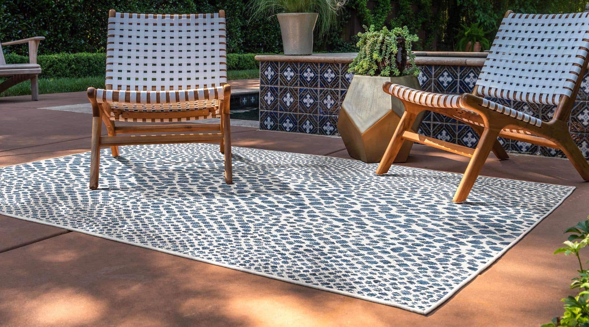 Unique Loom Outdoor Collection Area Rug - Cape Town (7' 1' x 10' Rectangle, Blue/ Olive)