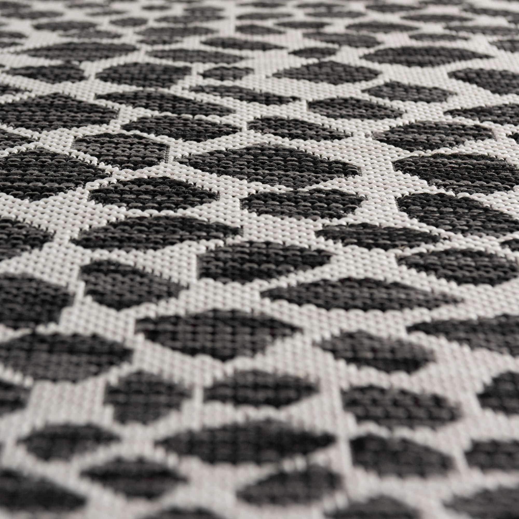 Unique Loom Outdoor Collection Area Rug - Cape Town (5' 3' x 8' Rectangle, Black/ Ivory)