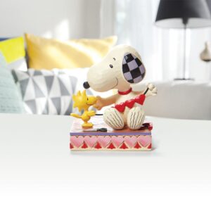 Enesco Peanuts by Jim Shore Woodstock and Snoopy with Heart Garland Figurine- Resin Hand Painted Collectible Decorative Figurines Home Decor Sculpture Shelf Statue Room Desk Collection Gift, 4.5 Inch