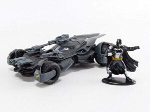 jada toys dc comics justice league batman & batmobile 1:32 die - cast vehicle with figure,black