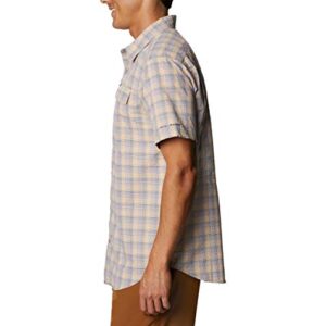 Columbia Men’s Silver Ridge Short Sleeve Seesucker Shirt, Moisture Wicking, Sun Protection, Mocha Gingham Ombre, Small