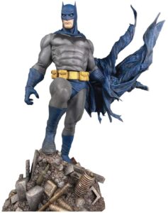 diamond select toys dc gallery: batman defiant pvc figure, mulitcolor, 10 inches