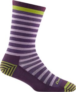 darn tough women's morgan crew lightweight lifestyle sock (style 6039) - purple, large