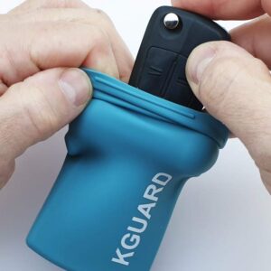 KGUARD waterproof and watertight key pouch designed for Water Sports (Surf, SUP, Windsurf, Kitesurf, Wingfoil…). For your electronic car key. IPX8 certified. DRY and COMFORTABLE.