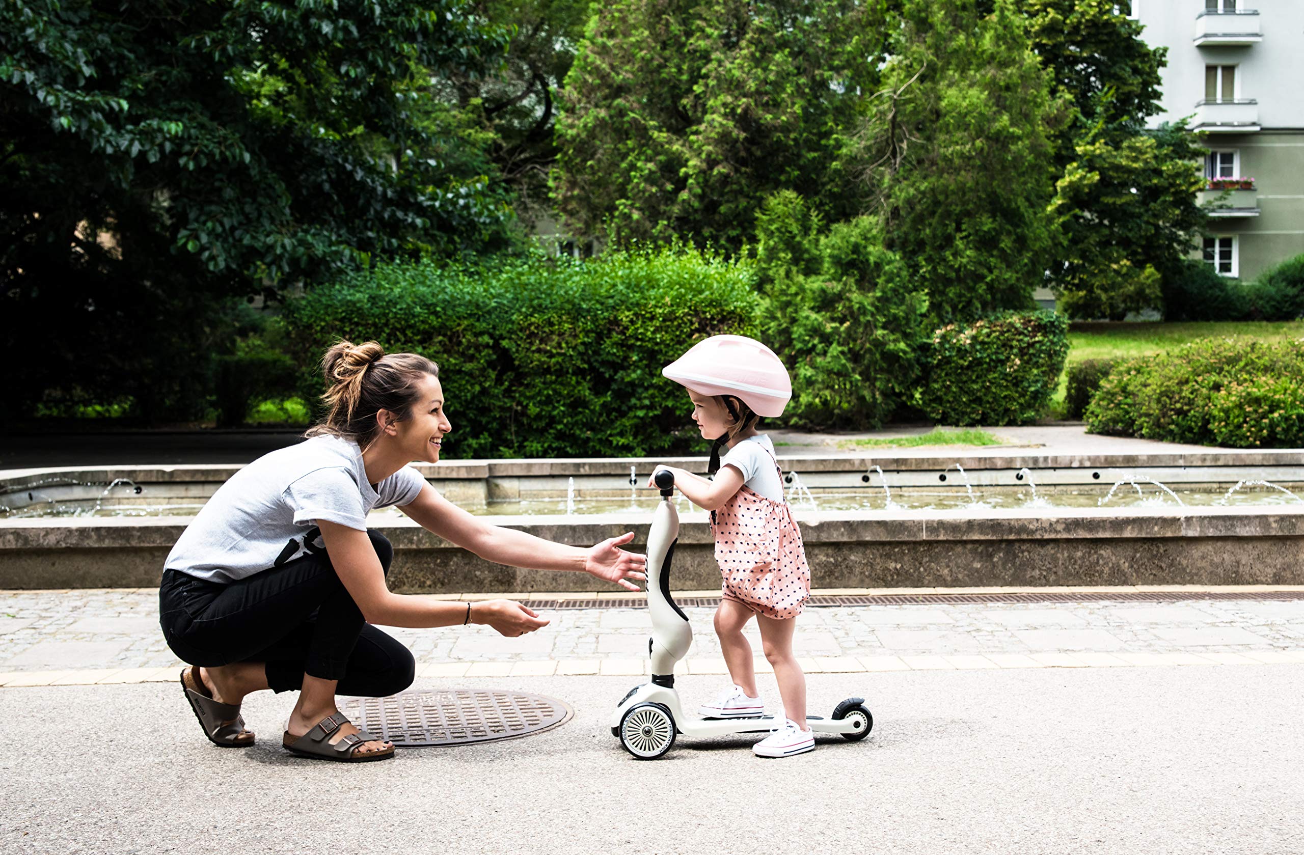 Scoot & Ride - Highwaykick 1 Children Adjustable Seated or Standing 2-in-1 Scooter Including Safety Pads (Lemon) - for Ages 1-5