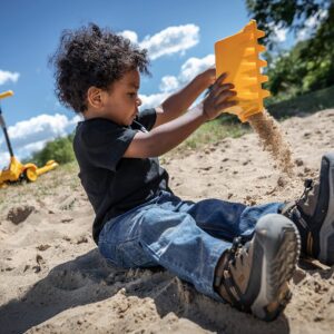 Kid Trax CAT Toddler Kick Scooter, Kids 3 Years or Older, Adjustable-Height Handlebars, Lean to Steer Technology, Removable Bulldozer-Style Scoop