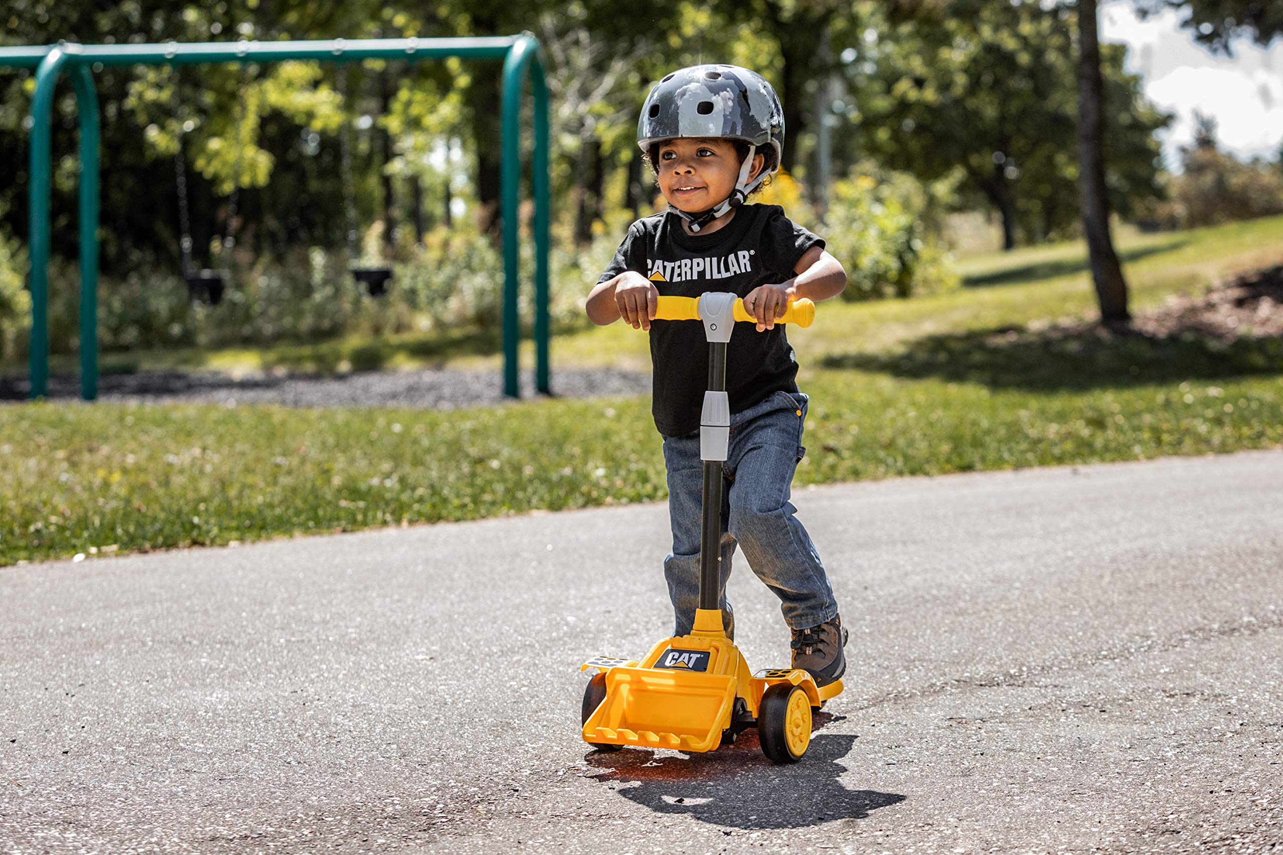 Kid Trax CAT Toddler Kick Scooter, Kids 3 Years or Older, Adjustable-Height Handlebars, Lean to Steer Technology, Removable Bulldozer-Style Scoop