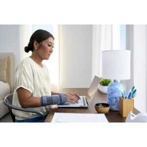 FUTURO Deluxe Wrist Stabilizer Left Hand, Adjustable