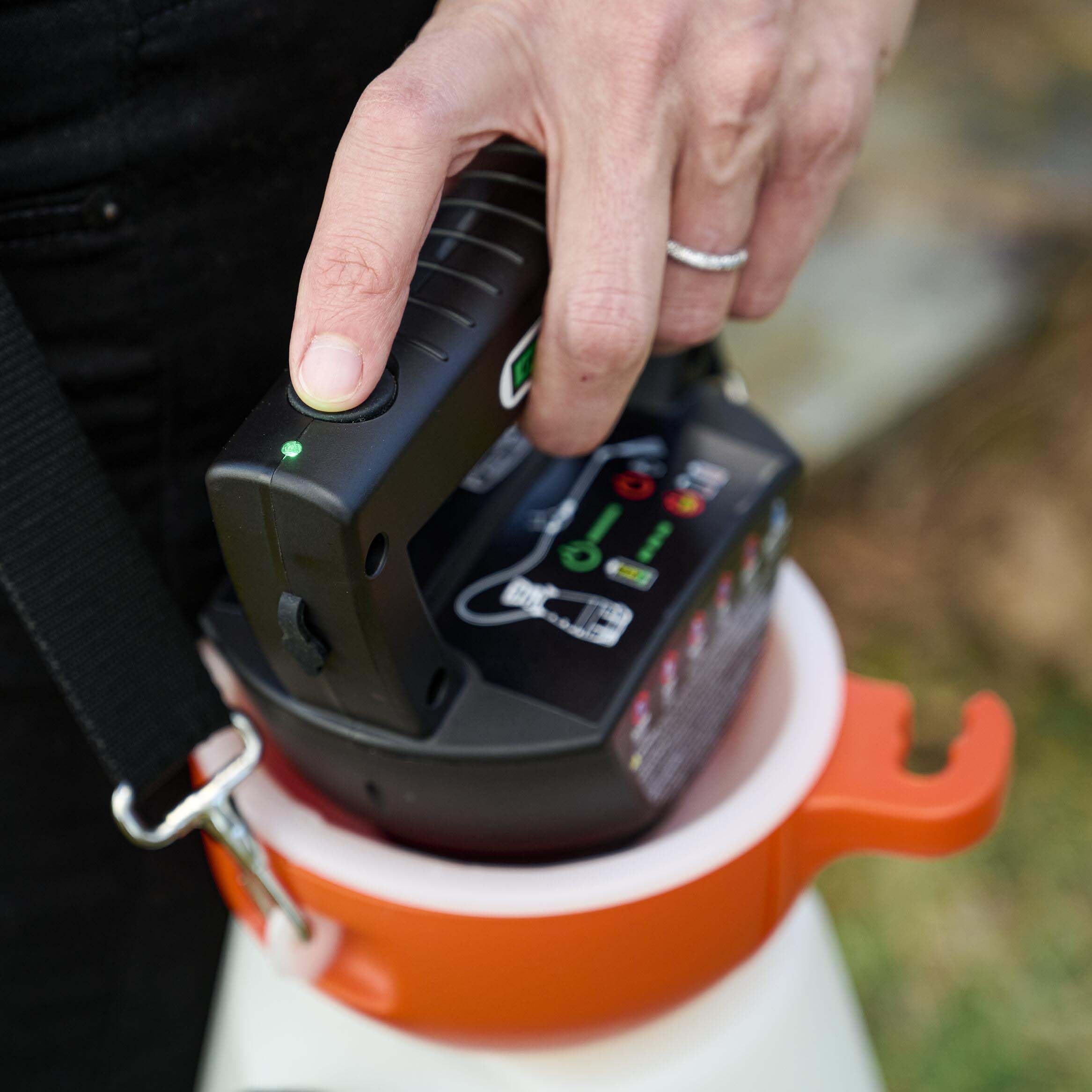 Husqvarna 2 Gallon Battery Handheld Sprayer