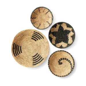 artera wicker wall basket decor - set of 4 oversized, hanging natural woven seagrass flat baskets, round boho wall basket decor for living room or bedroom, unique wall art. (natural)