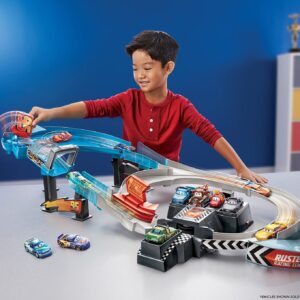 Disney Car Toys Rust-Eze Double Circuit Speedway Playset Test Track Set For Drift, Race and Crash Competitions, With Lightning McQueen Vehicle, Kids Birthday Gift For Ages 4 Years and Older