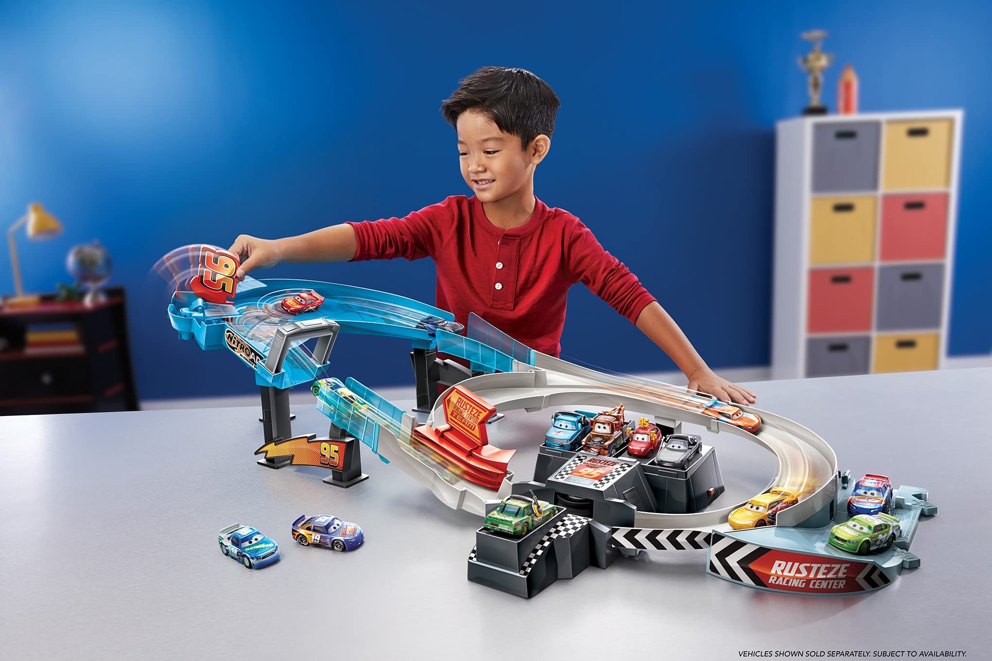 Disney Car Toys Rust-Eze Double Circuit Speedway Playset Test Track Set For Drift, Race and Crash Competitions, With Lightning McQueen Vehicle, Kids Birthday Gift For Ages 4 Years and Older