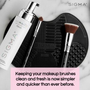 Sigma Beauty Makeup Brush Cleaner Mat – Sigma Spa Express Silicone Makeup Brush Cleaning Mat with Suction Cups for Cleaning Makeup Brushes, Compact Design Fit for Any Travel Makeup Kit (Black)