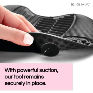 Sigma Beauty Makeup Brush Cleaner Mat – Sigma Spa Express Silicone Makeup Brush Cleaning Mat with Suction Cups for Cleaning Makeup Brushes, Compact Design Fit for Any Travel Makeup Kit (Black)