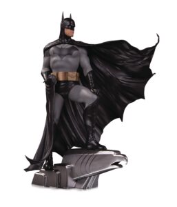 dc collectibles designer series: batman by alex ross deluxe statue, multicolor