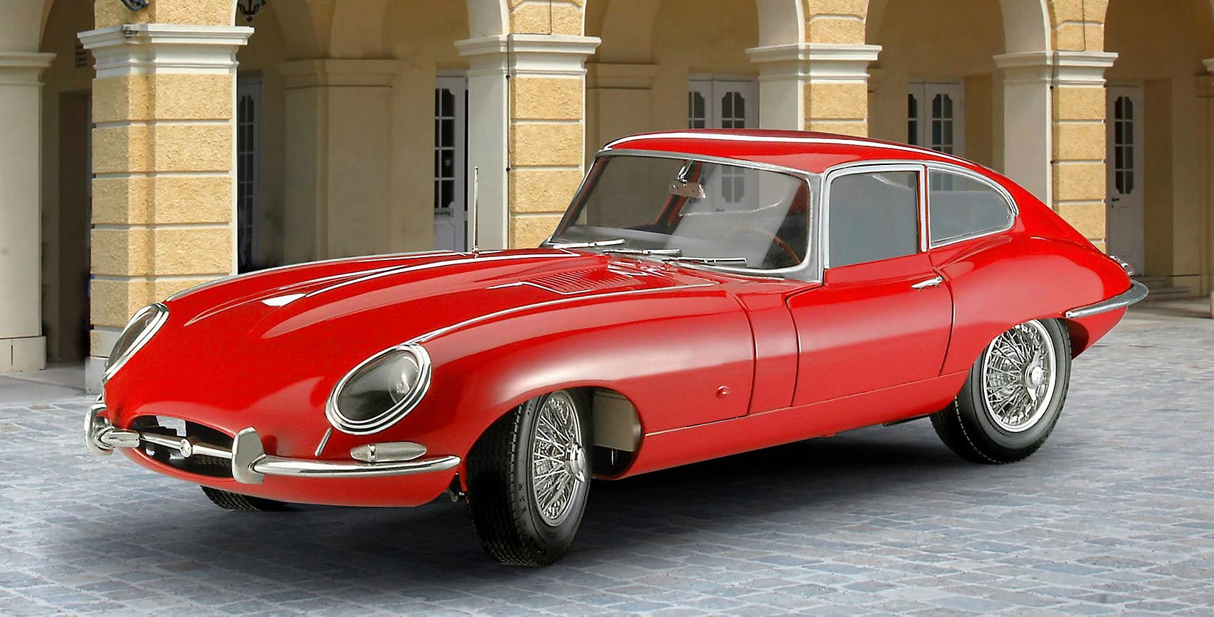 Revell 07668 Jaguar E-Type (Coupé) 1:24 Scale Unbuilt/Unpainted Plastic Model Kit, Red