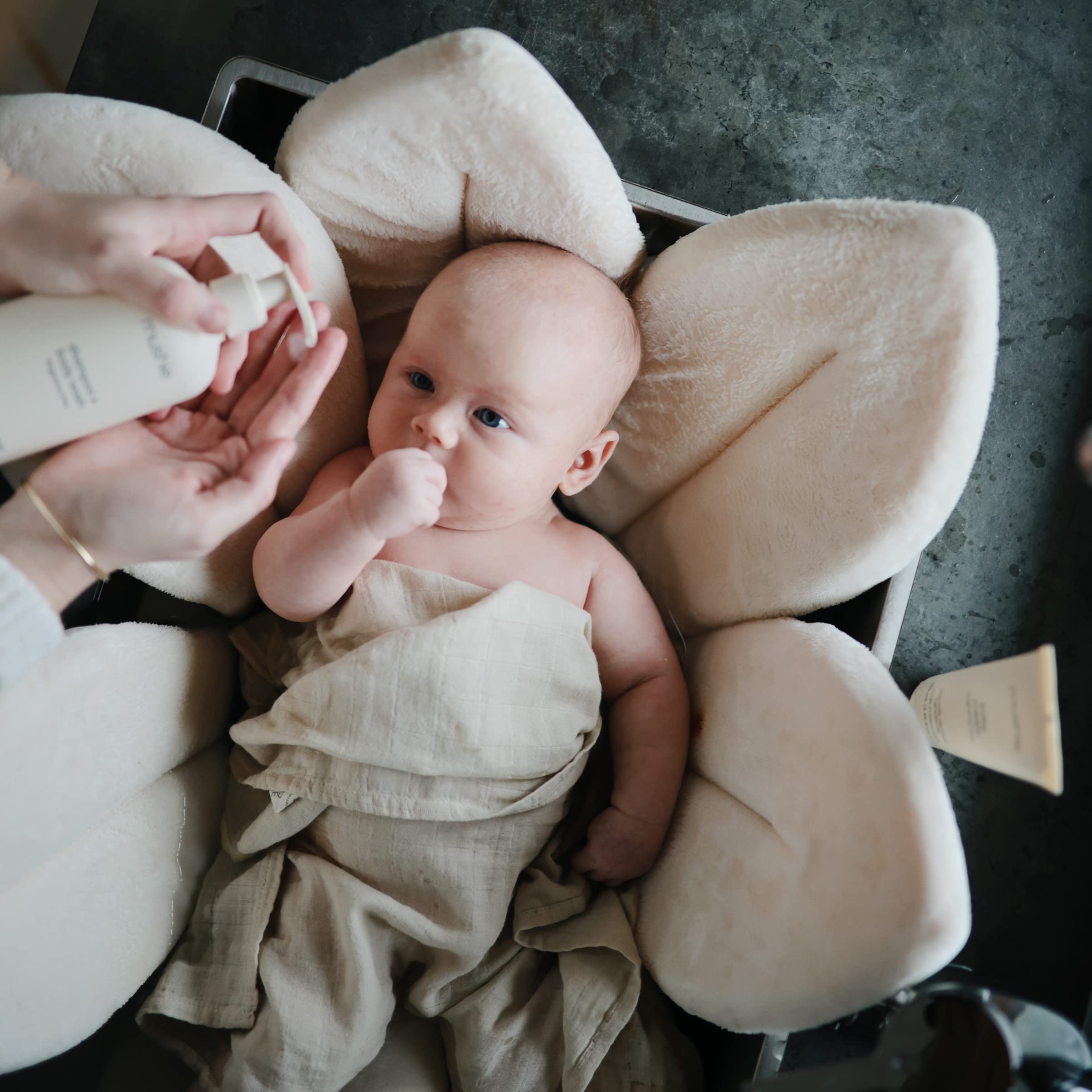 mushie Muslin Baby Swaddle Blanket | 100% Organic Cotton (Fog)