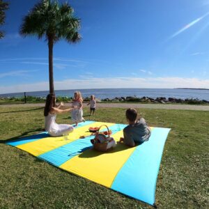 AQUATUS Premium XXL Beach Blanket Sandproof Water Resistant Quick Dry Mat 10ft by 9ft for 1-8 Adults with 4 Metal Stakes, 4 Corner Pockets, Secure Clip and Strap, and Attached Bag