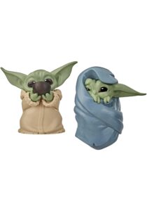star wars the bounty collection the child collectible toys 2.2-inch the mandalorian “baby yoda” sipping soup, blanket-wrapped figure 2-pack