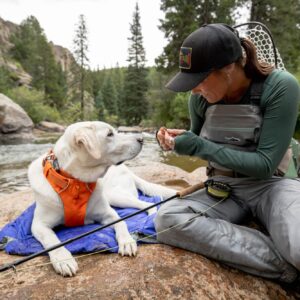 Ruffwear, Highlands Dog Sleeping Bag, Water-Resistant Portable Dog Bed for Outdoor Use, Huckleberry Blue, Large