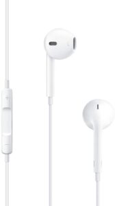 apple earpods in-ear earbuds with mic and remote earbud headphones white with lightning to 3.5 mm headphone jack adapter (renewed)