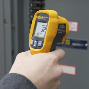 Fluke 117/323 KIT Multimeter and Clamp Meter Combo Kit + 62 MAX IR Thermometer, Non Contact, -20 to +932 Degree F Range