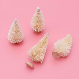 Amosfun 18pcs Mini Pine Trees Sisal Trees Miniature Christmas Tree with Wood Base Christmas Desktop Decorations 6.5cm (Beige)