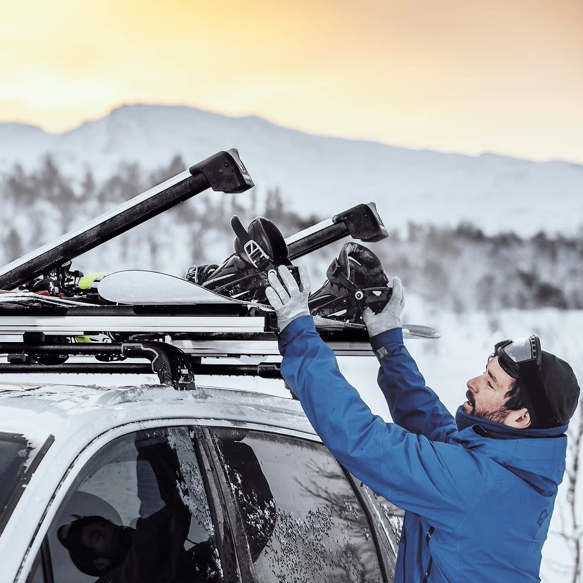 Thule SnowPack Extender Ski/Snowboard Rack (6pr/4 Boards), Black