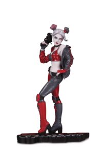 dc collectibles harley quinn red, white & black: harley quinn by joshua middleton statue, multicolor