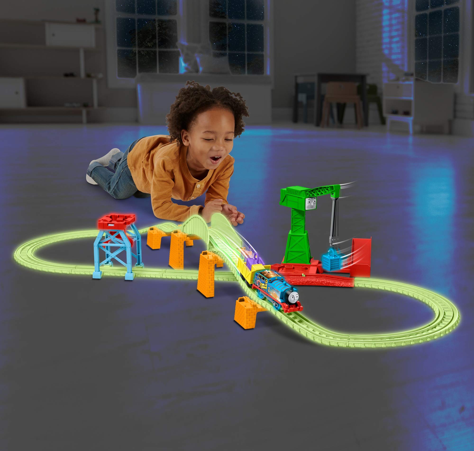 Thomas & Friends Trackmaster Hyper Glow Night Delivery Track Set with Hyper Glow Thomas Motorized Train Engine