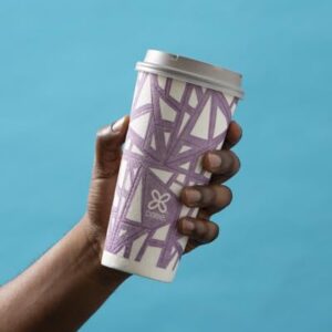 Dixie To Go Extra Large Paper Coffee Cups with Lids, 20 Oz, 20 Count, Disposable Cups For On-The-Go Hot Beverages