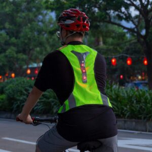 kwmobile Reflective LED Vest - Light Up Vest with 3 LED Lights and Reflector Stripes for Running, Jogging, Cycling at Night