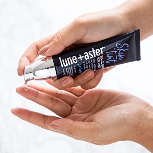 Lune+Aster RealGlow® Skin Tint - This light-diffusing Skin Tint covers and perfects with ultra-lightweight, customizable sheer to medium coverage for a naturally radiant look - Porcelain