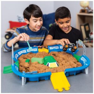 Monster Jam, Monster Dirt Arena 24-inch Playset with 2lbs of Monster Dirt and Exclusive 1:64 Scale Die-Cast Monster Jam Truck