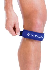 mueller sports medicine jumper's single strap knee brace, for men and women, support for basketball, volleyball, and pain relief, blue, one size fits most, blue