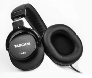 tascam th-05 monitoring headphones, black (th05)