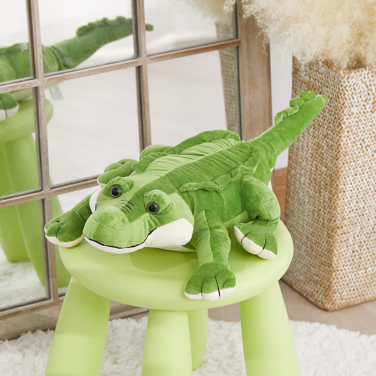 Athoinsu Cute Alligator Stuffed Animal Hugging Soft Realistic Crocodile Plush Toy Pillow Birthday Children's Day Christmas for Toddler Kids Boys, 18.5''