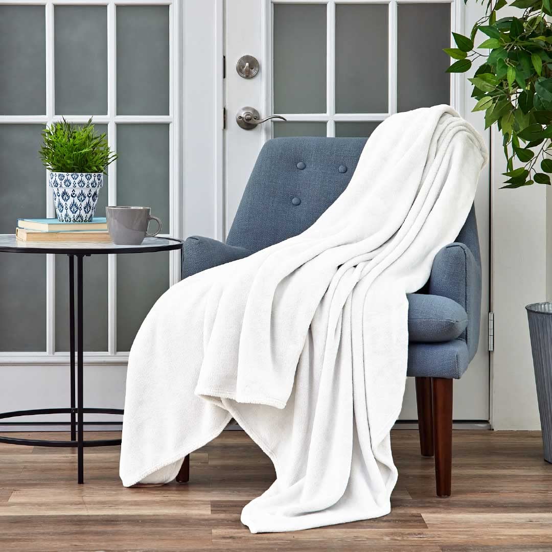 Cosy House Collection Everyday 1500 Series Fleece Blanket - Bedroom Essentials - All Season, Stays Fresh & Clean - Soft, Breathable & Skin-Friendly (Full/Queen, White)