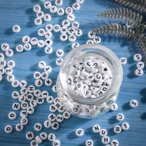 1620 Pieces A-Z Letter Beads, 7x4mm Sorted Alphabet Beads and White Acrylic Letter Bead Kit, Vowel Letter Beads for Jewellery Making&Crafts&Name BraceletsMaking&Crafts&Name Bracelets